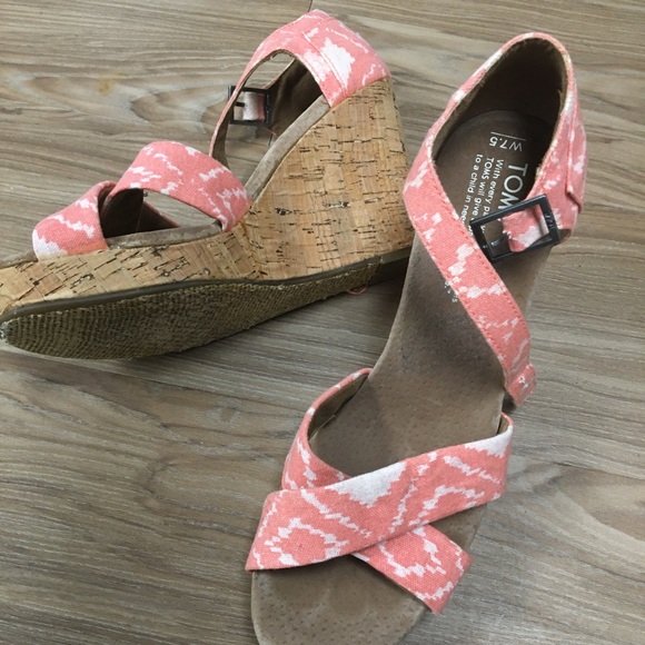 Toms wedge coral heels *size 7.5 * - Picture 3 of 4